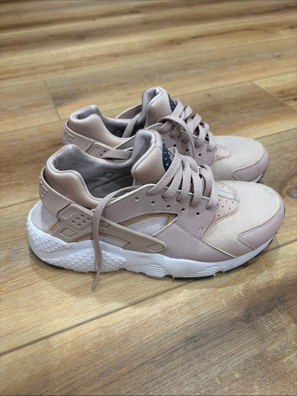 Nike huarache 6.5Y Neutral Blush Lace-Up Sneakers - Pink/Beige - Picture 2 of 4